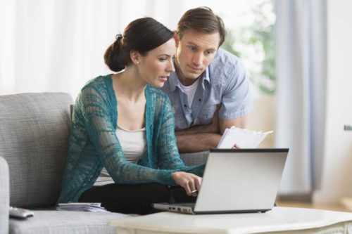 Couple lowering their central heating installation cost by researching online